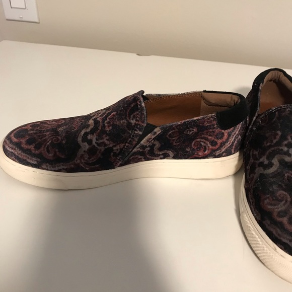 Lucky brand slip on sneakers - Picture 2 of 7